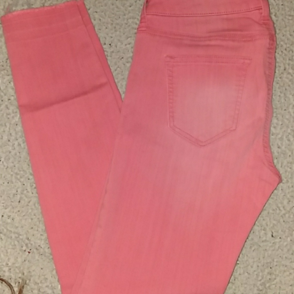 Salmon skinny jeans :)